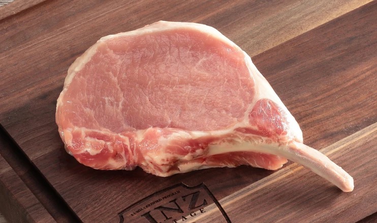 Pork chop ingredient graphic showing a loin or rib chop