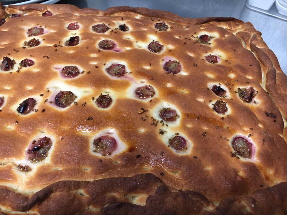 Schiacciata con l'uva grape focaccia