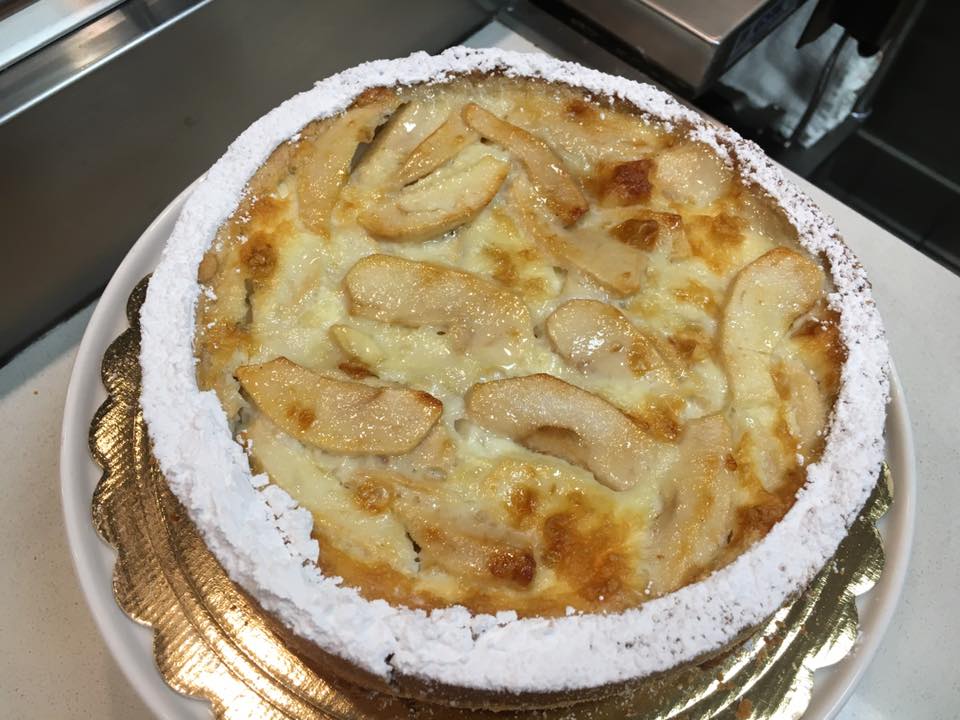 Apple tart with custard